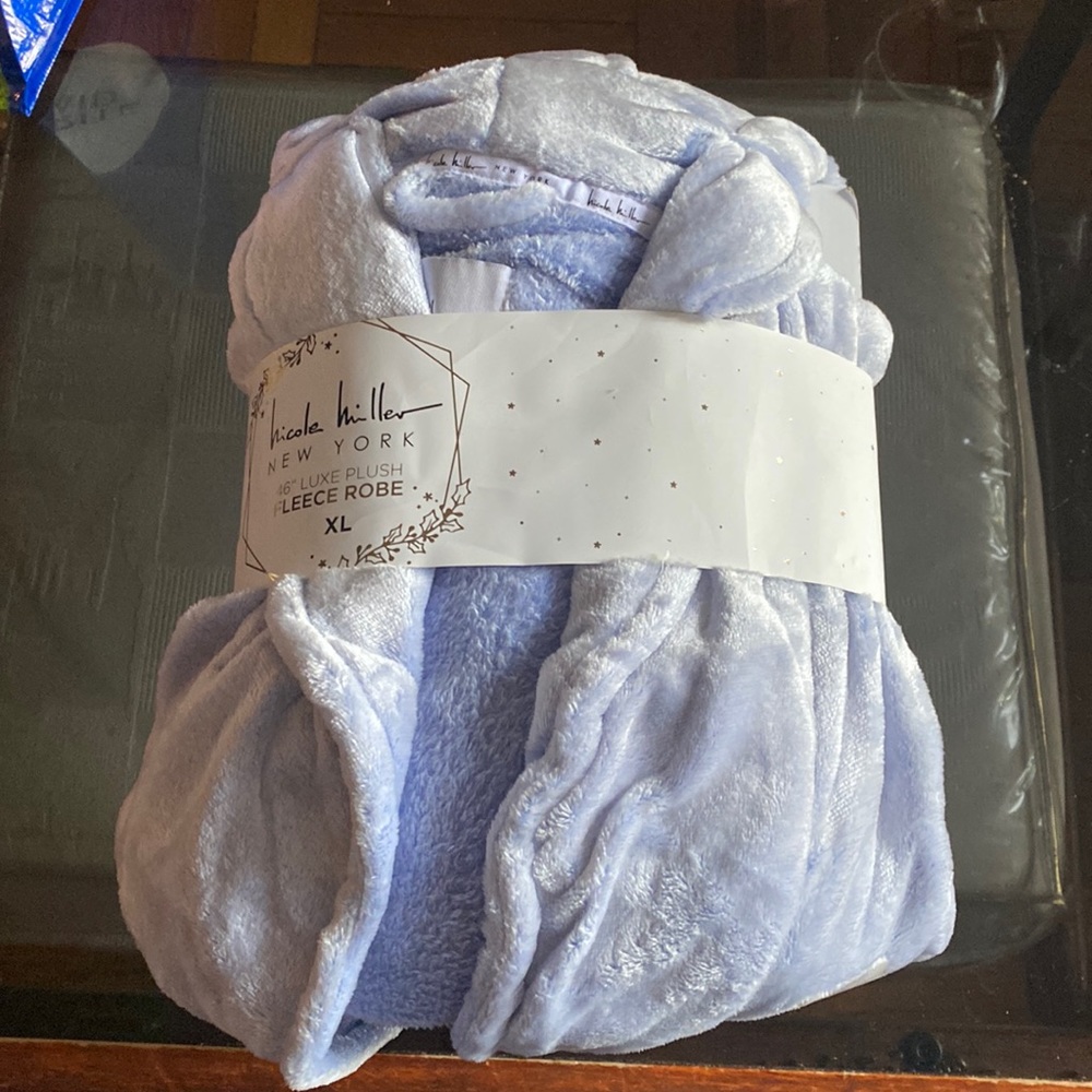 Nicole Miller New York 46” Luxe Plush Fleece Robe size XL